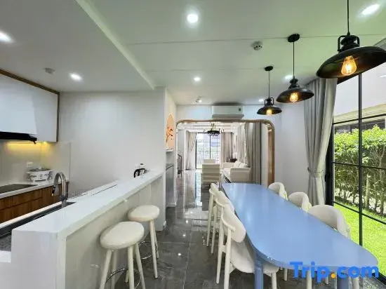 Caca 3 bedrooms villa with public pool