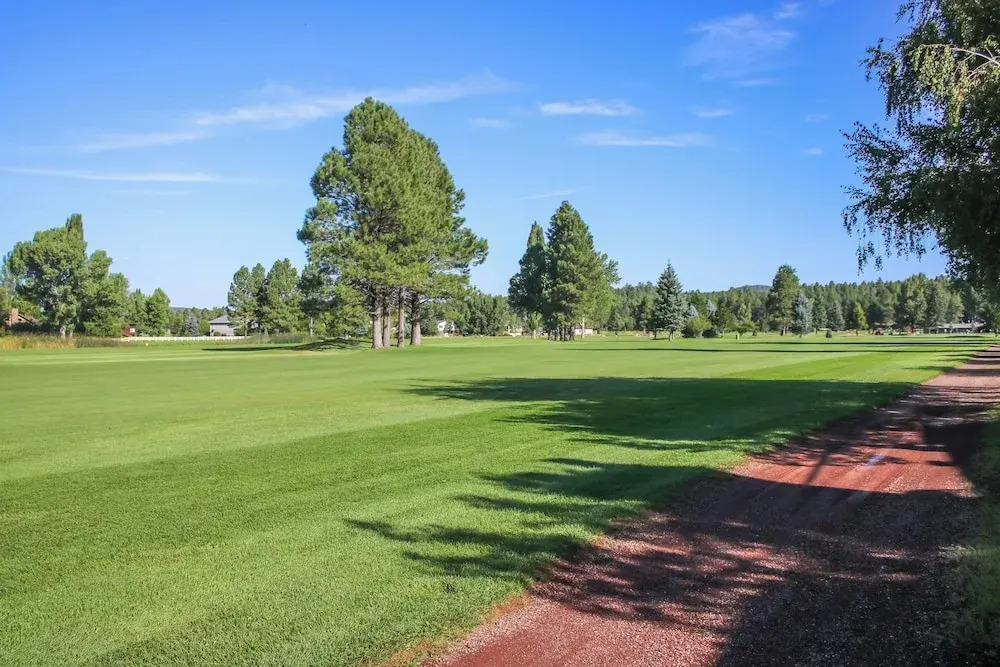Deck & Golf Course Views: Munds Park Condo!
