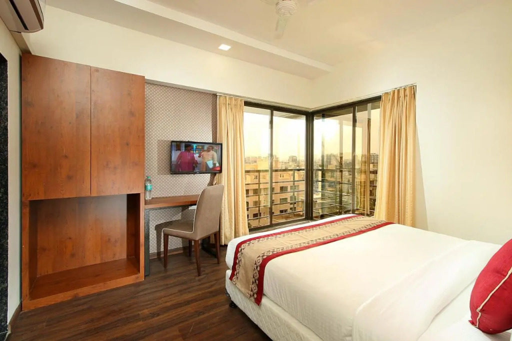 Mumbai House Luxury Apartments, Santacruz East