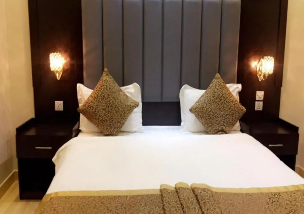 Al-rfahya Crown Hotel