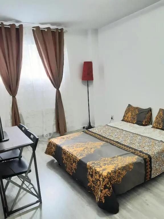2 Rooms Apartment Otopeni free parking