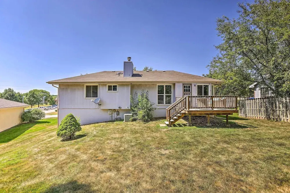 Modern Boho Gem: Yard + 10 Mi to Baxter Arena