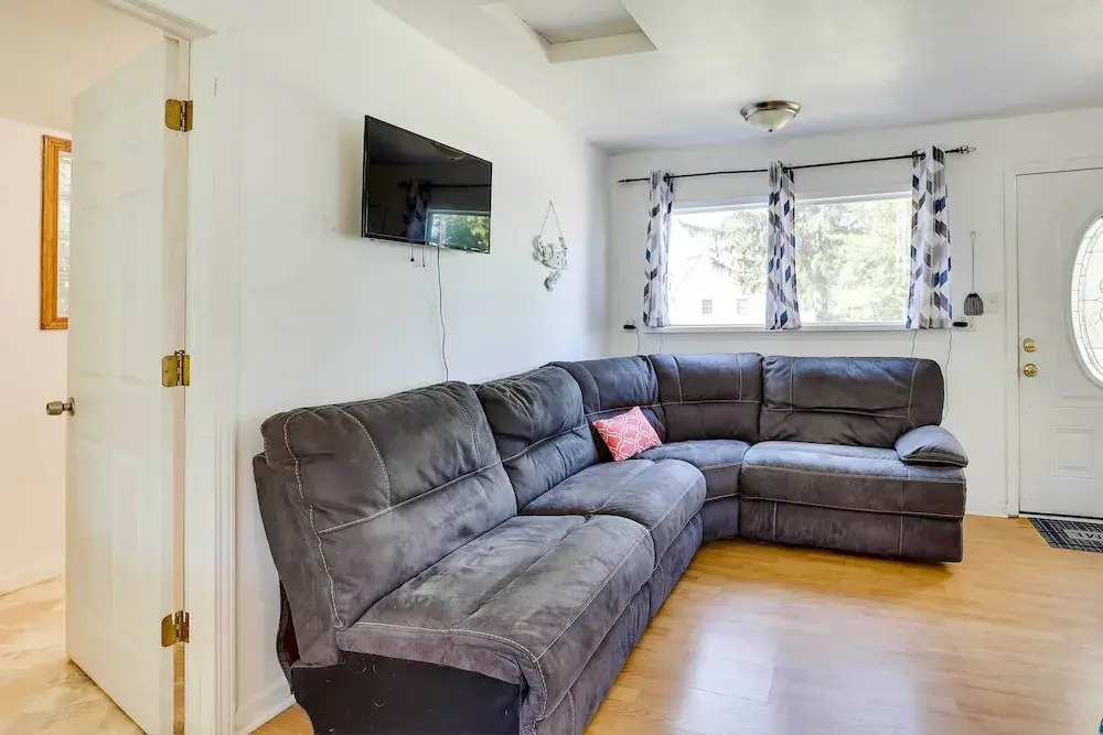 Lakefront Geneva Vacation Rental - Walk to Strip!
