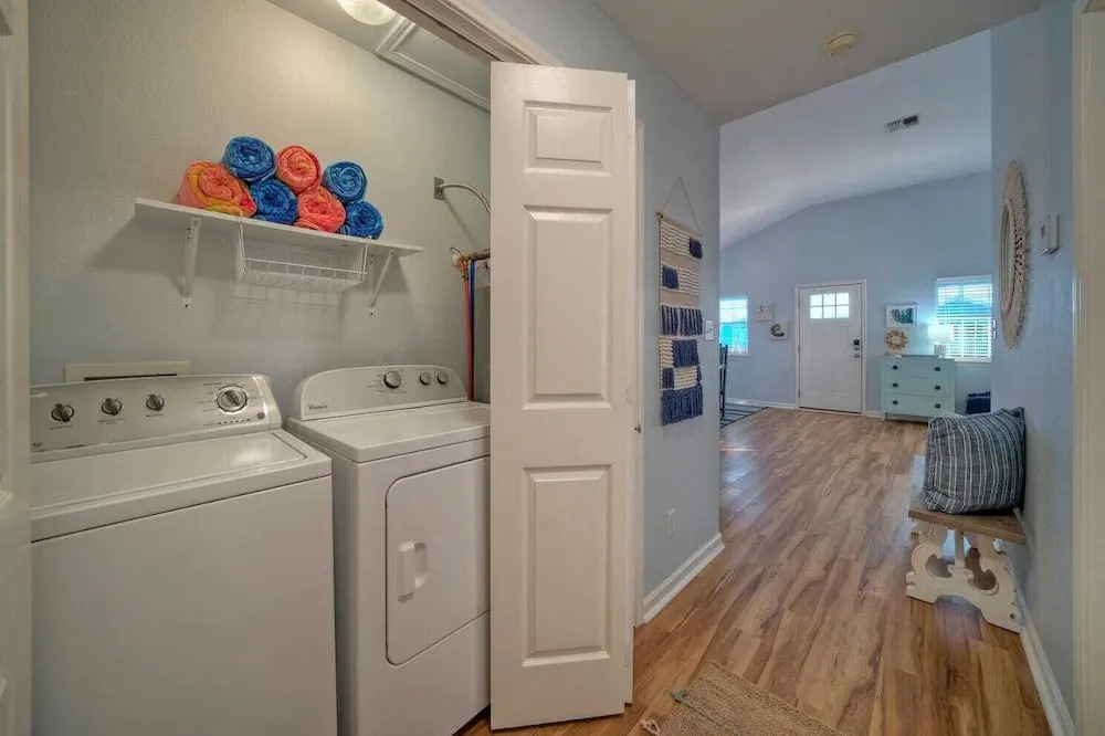 Private Pool, Large Yard, Game Room, Balcony South By Sunkissed by Avantstay