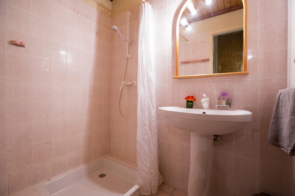 Chalet Chantey Mourry 67 Ski Chalet & Sleeps 8-9 - Happy Rentals