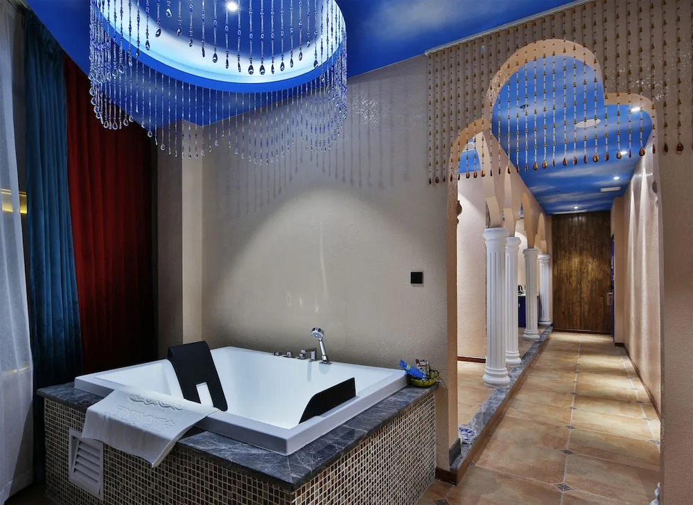 Yunxi Art Theme Hotel