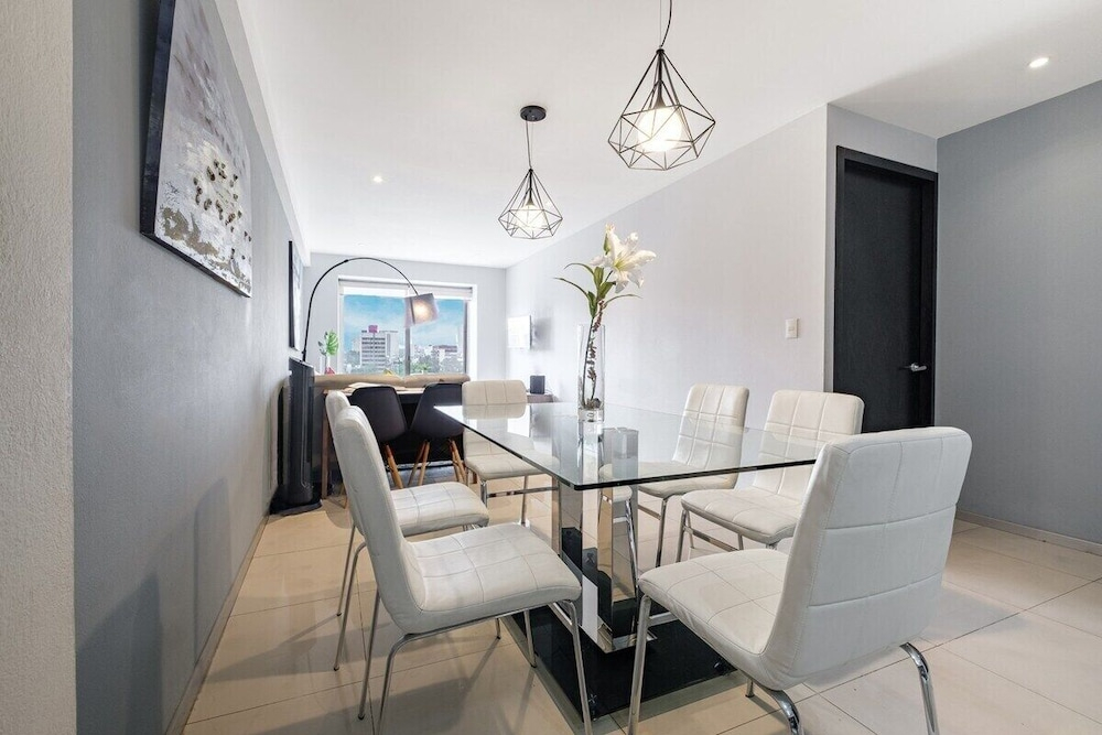 2BR Luxury Stay Mundial 2026 Skyline Views