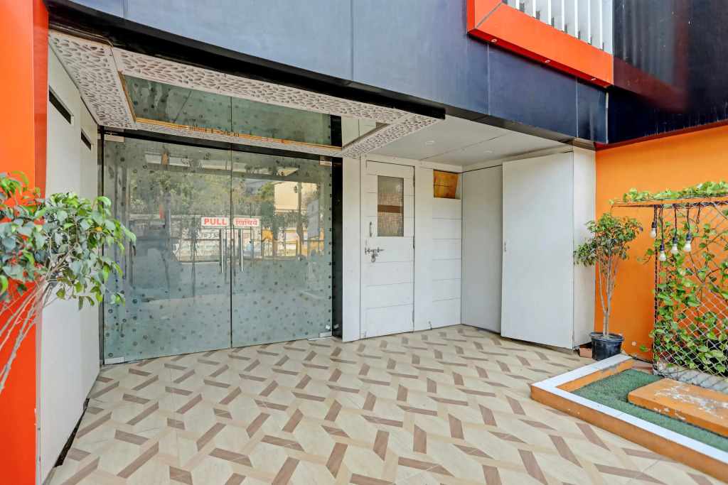 Super Hotel O Hyderabad Gate IIT BHU