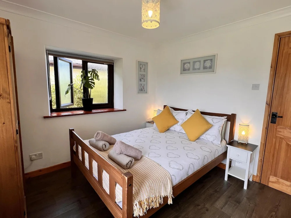 Ty Efail Cottage mountain views & secure garden