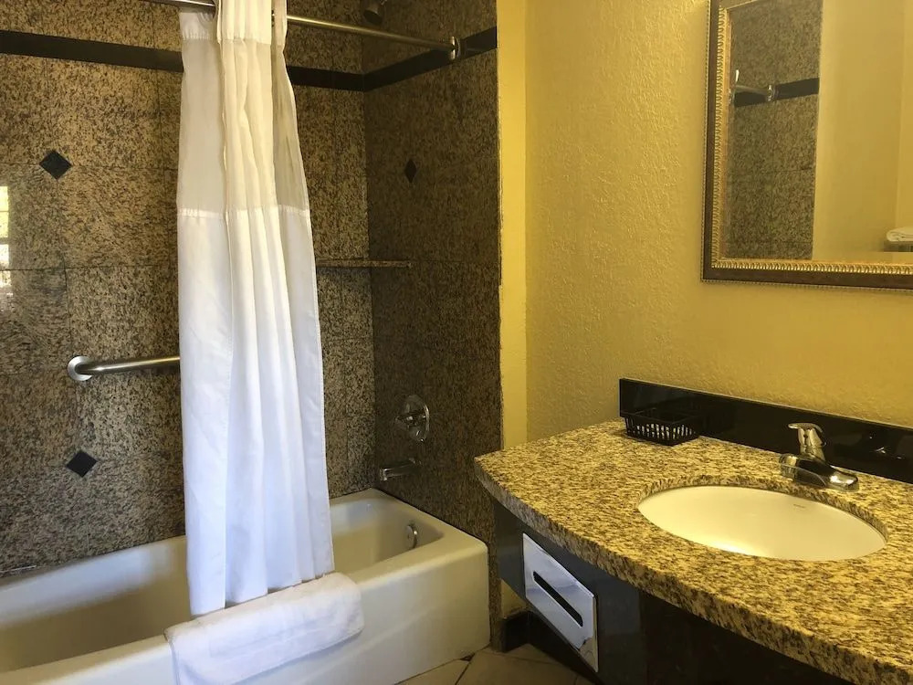 Western Village Inn-NEWLY RENOVATED