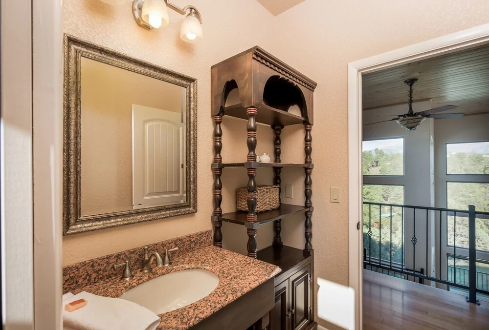 Adobe Mountain Views - Four Bedroom Cabin with Hot Tub