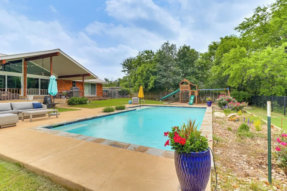 12 Mi to Dtwn: Austin Guest Cottage w/ Pool Access