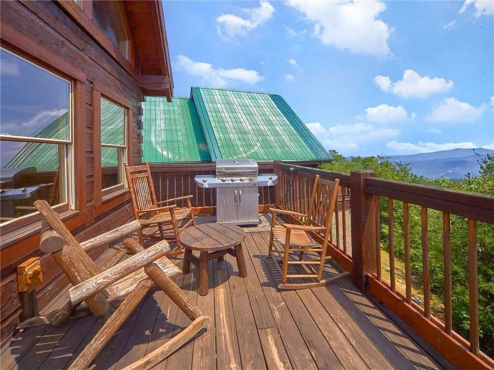 Bear Pause II - Three Bedroom Cabin