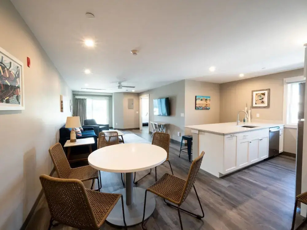 Long Beach Suites