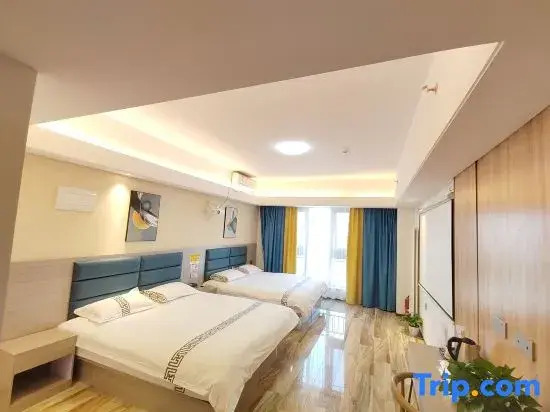 Lanuo Light Luxury Hotel (Erqi Wanda Chuangfu Xincheng Branch)