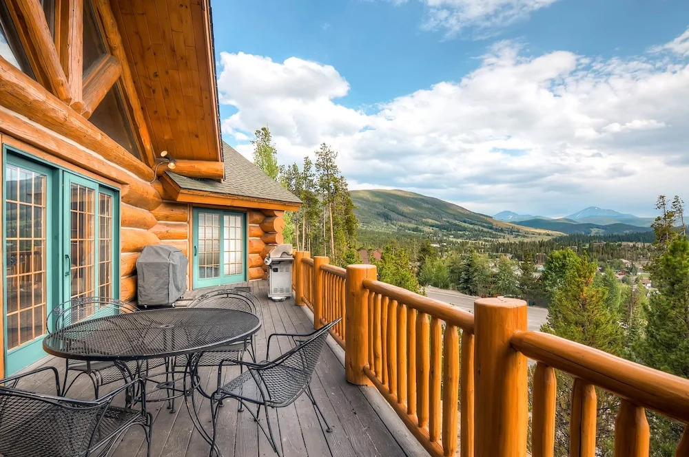 4br Log  W/ Hot Tub, Sauna & Chef's Kitchen 4 Bedroom Home