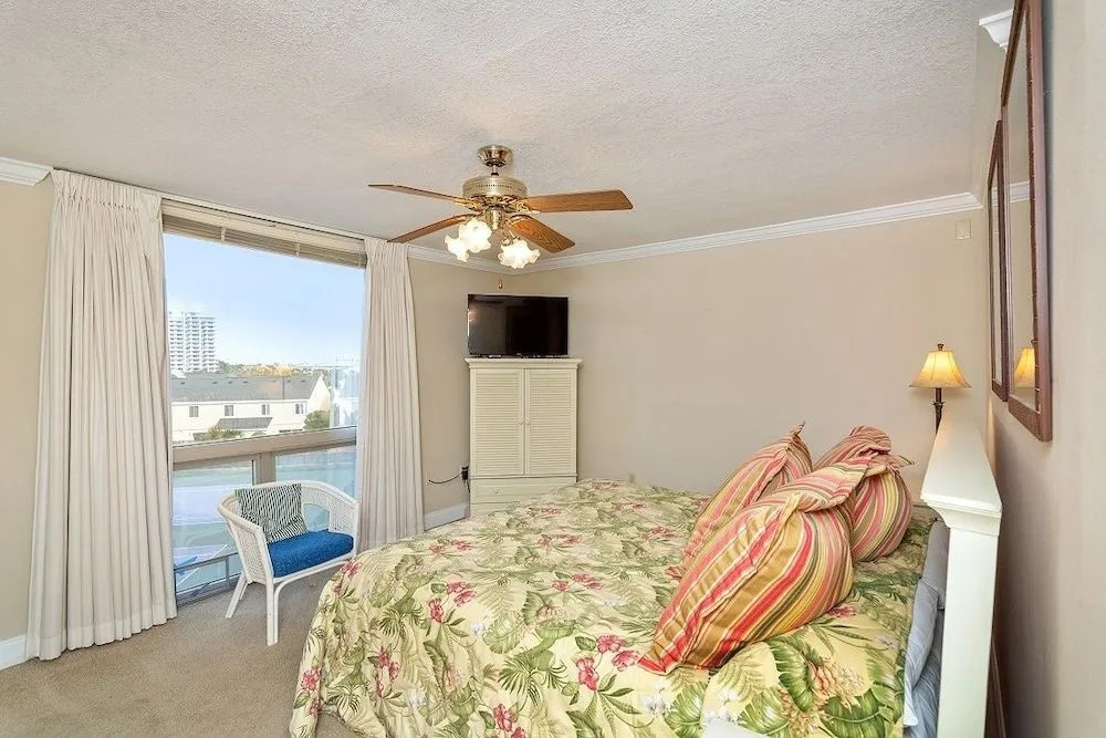 Shoreline 3041 Condo by RedAwning