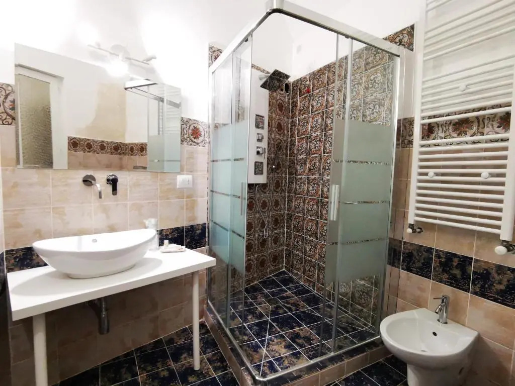 Suite Inn Centro Dimora Storica - Suite con o senza vasca idromassaggio