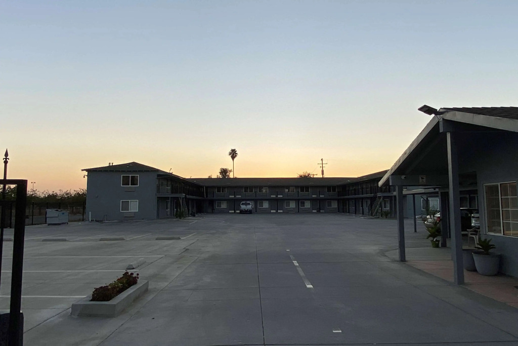 Super 8 by Wyndham Bakersfield CA Near Airport