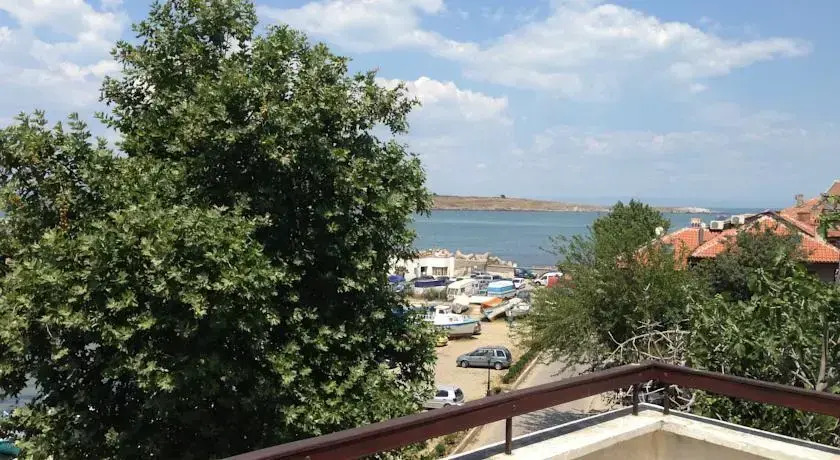 Vesela Guest House