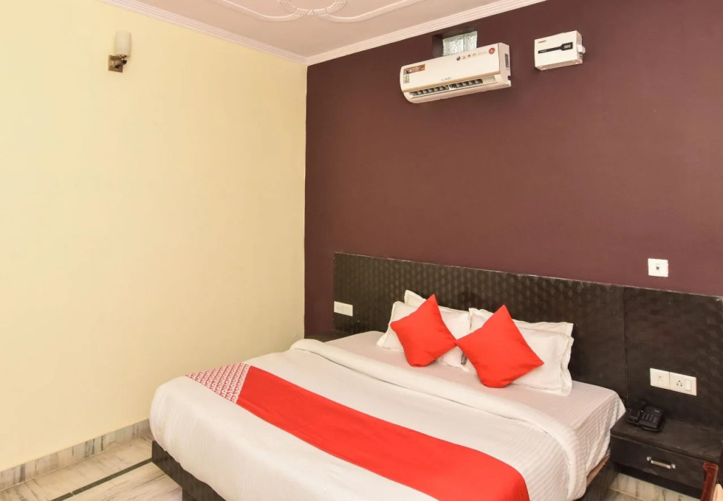 Jhirna Homes By OYO Rooms