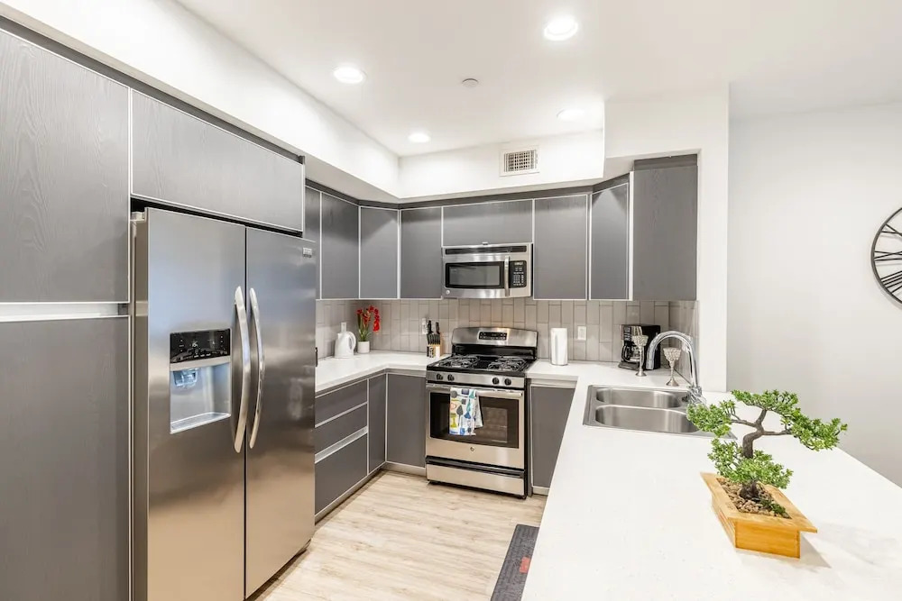 3br Fully Furnished Apartment On Sunset Blvd 3 Bedroom Apts by RedAwning