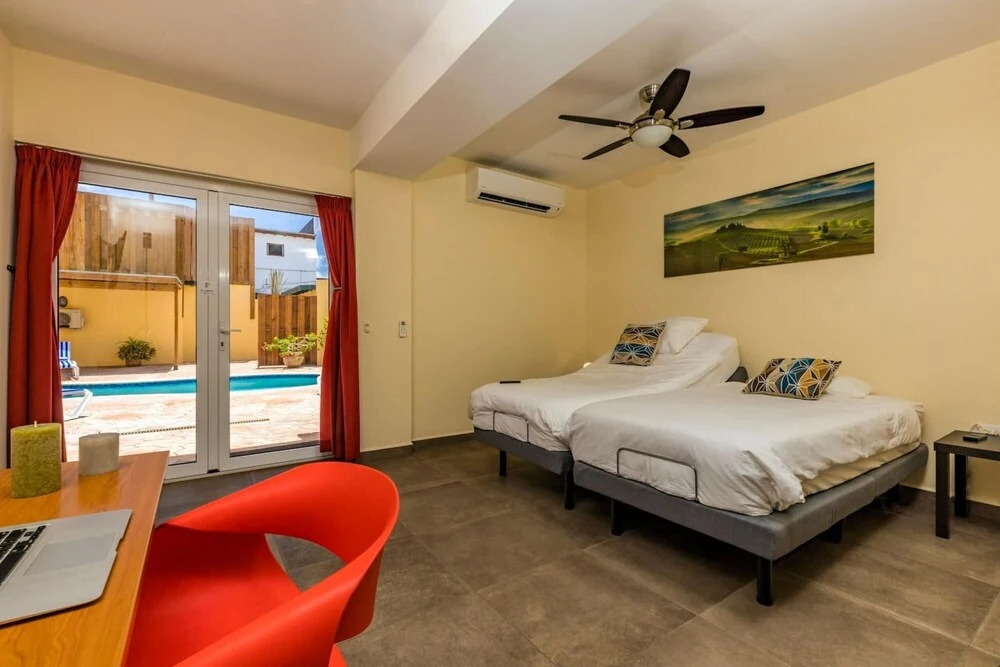 NEW 6br6 5BA Villa 200m to Beach w Privatepool