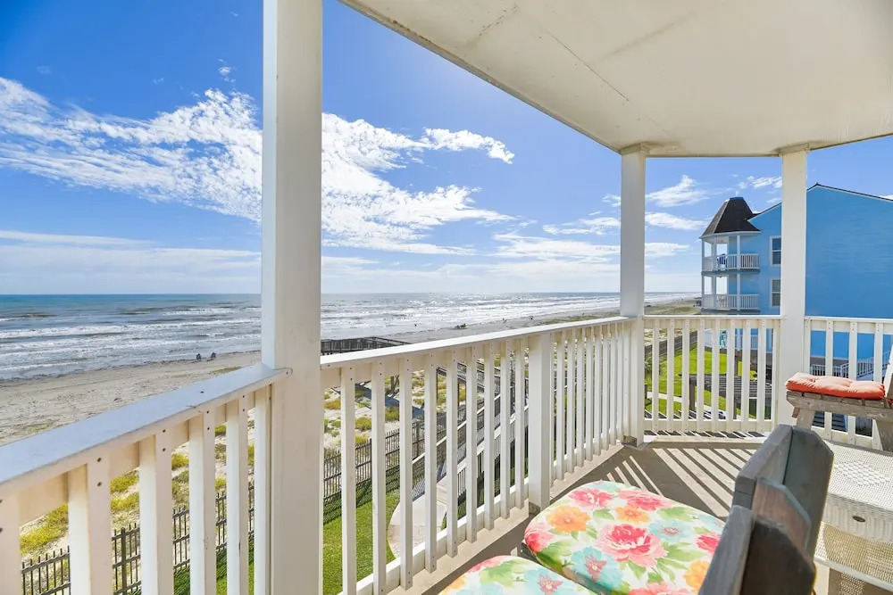 Seascape 2211 2 Bedroom Condo by RedAwning