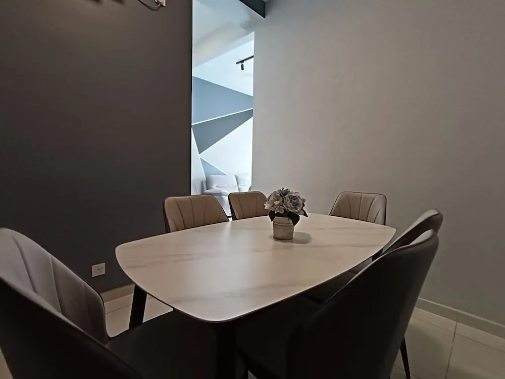 The Horizon Ipoh Dual L12 by Grab A Stay