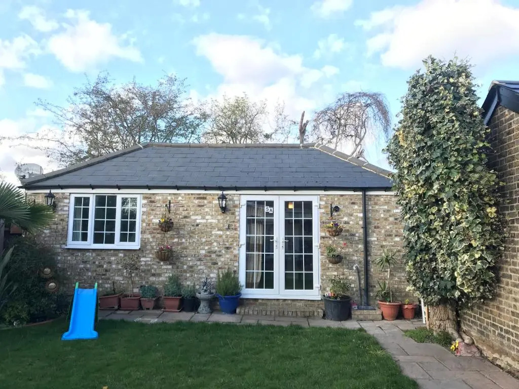cosy cottage annex in Fairlop