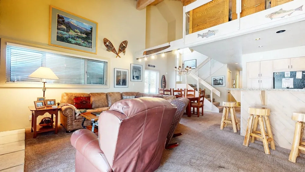 Snowcreek IV 622 Light, Bright and Updated, Walk to Snowcreek Athletic Club by RedAwning