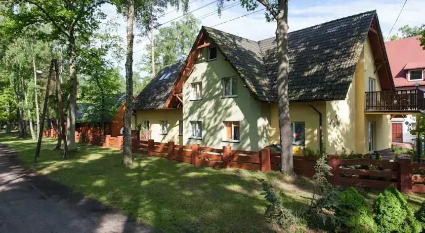 Angela Domki i Pokoje