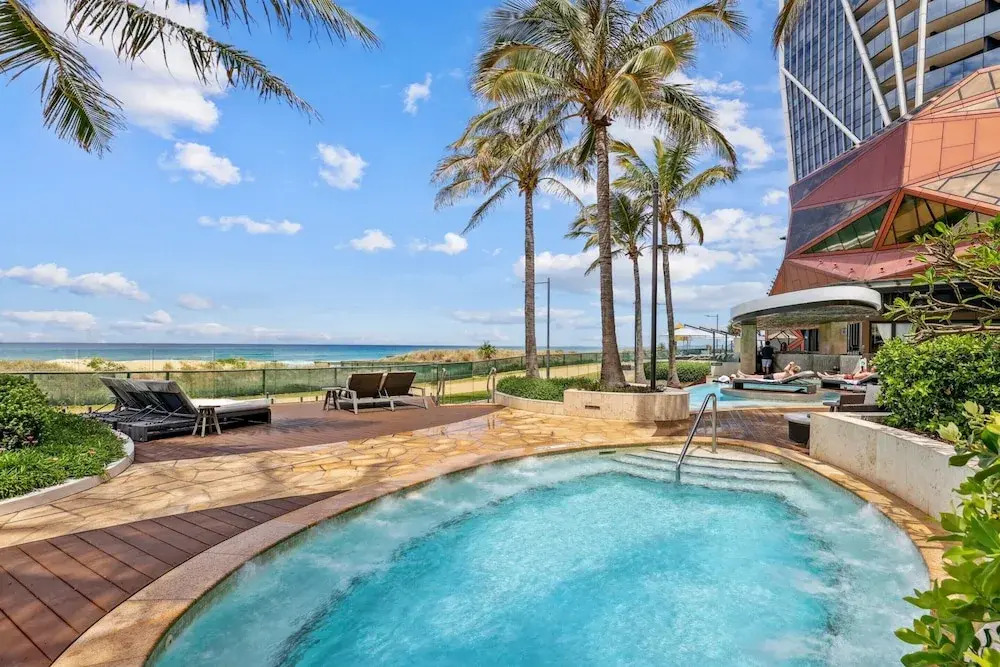 Jewel Luxury Beachside 2-bed With Water View