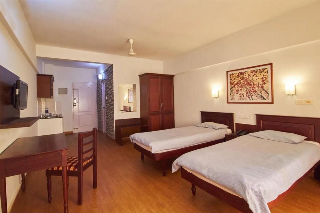 Plaza Suites