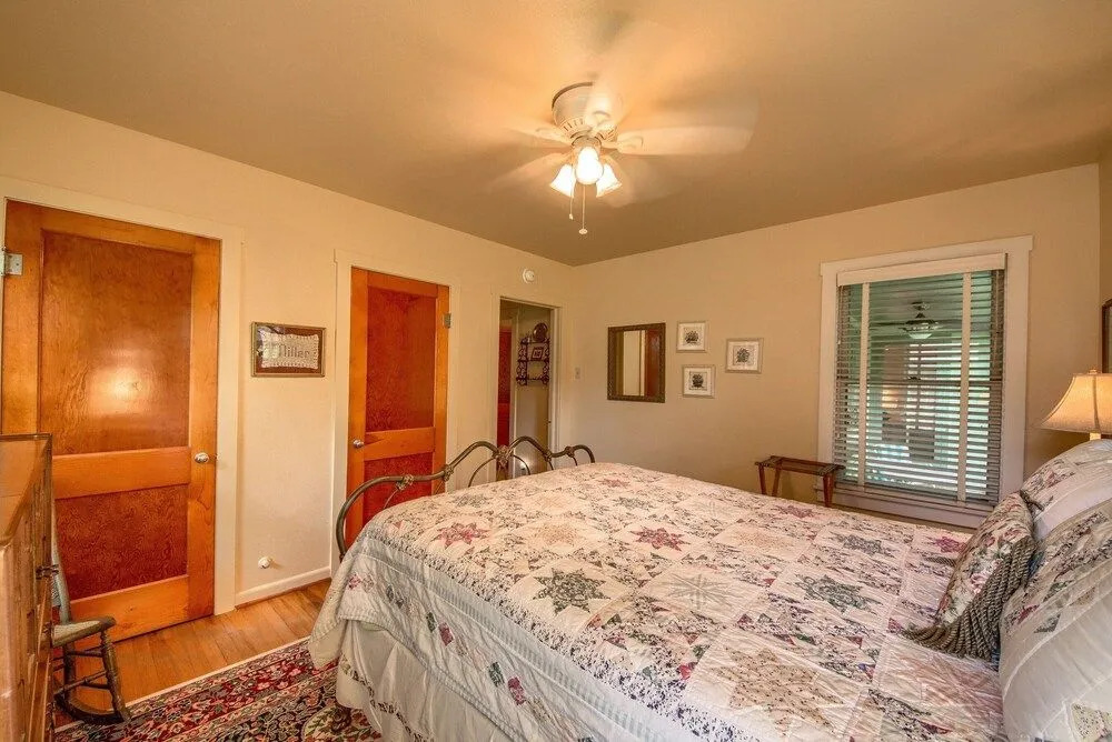 Das Mueller Guest Haus 3 Bedroom Home by RedAwning