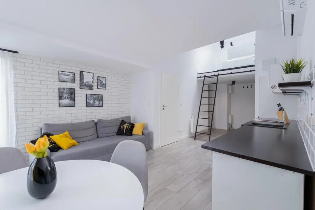 Aron Residence - by Upstairs