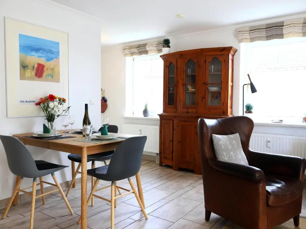 Neuerbautes Haus im Friesenstil. Moderne 2-Zimmer-Appartements mit Balkon für bis zu 4 Personen