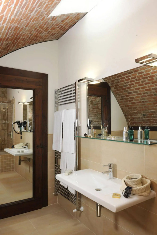 Delser Verona Manor House