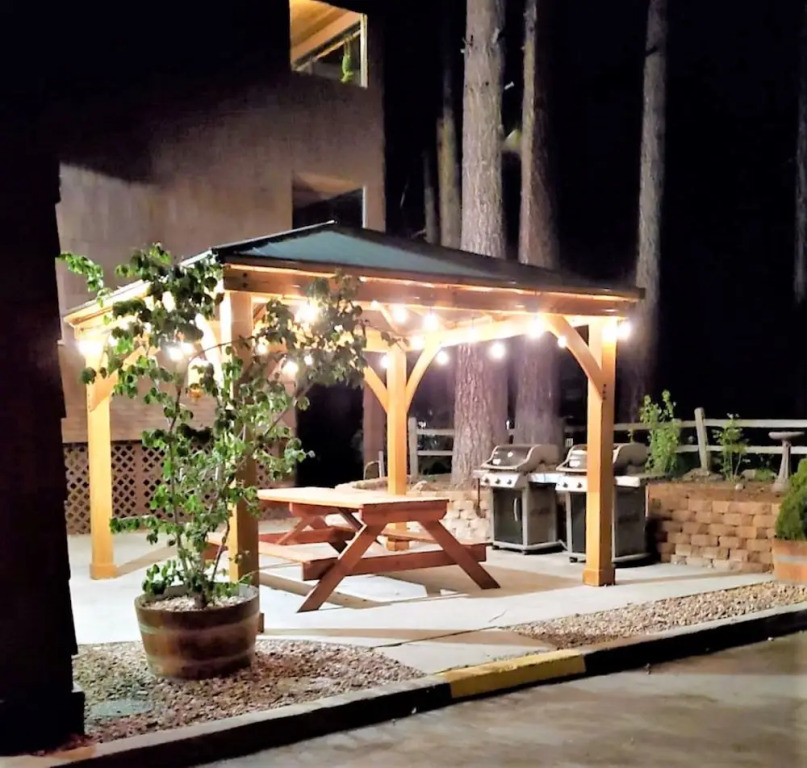 Snow Lake Lodge