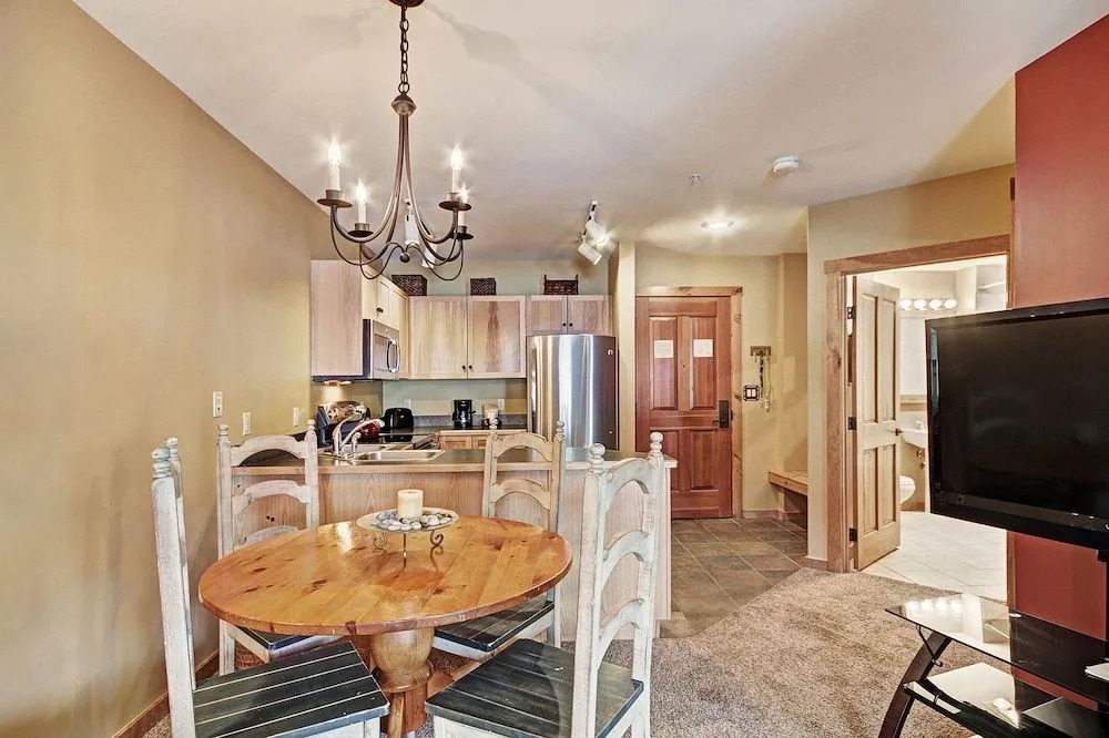 8401 Buffalo Lodge by RedAwning
