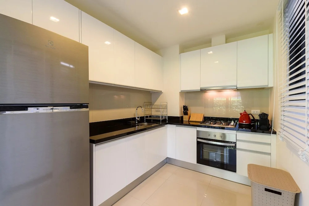 Townhouse With A Walking Distance From Bangtao Beach