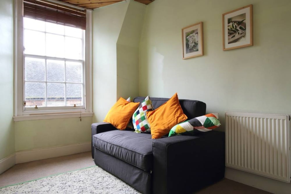 1 Bedroom Apartment In Edinburgh