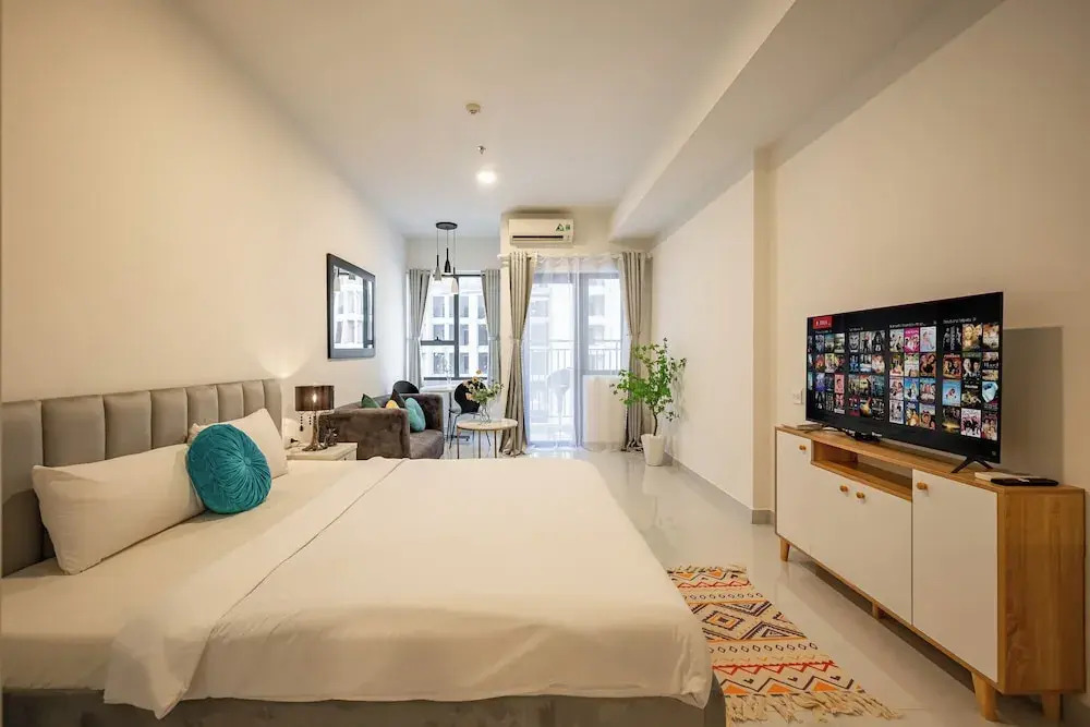 Soho Residences & Hotel - Ben Thanh Market, Bui Vien Walking Street & SG Historical Vibe