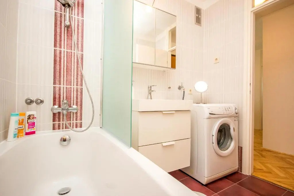 Hendrix Bridge Apartment
