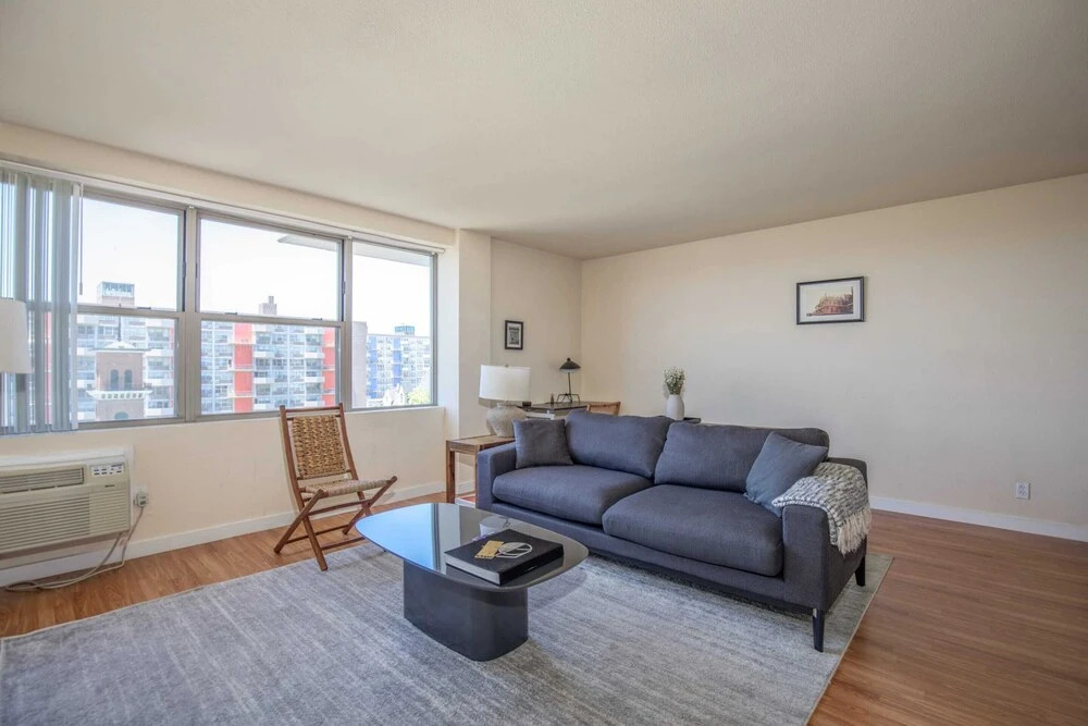 Cozy DT Apts with Full Kitchen by Zencity