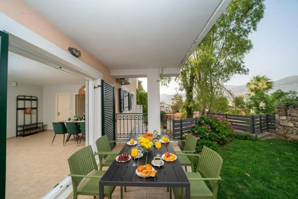 Central & Elegant Suite with private garden