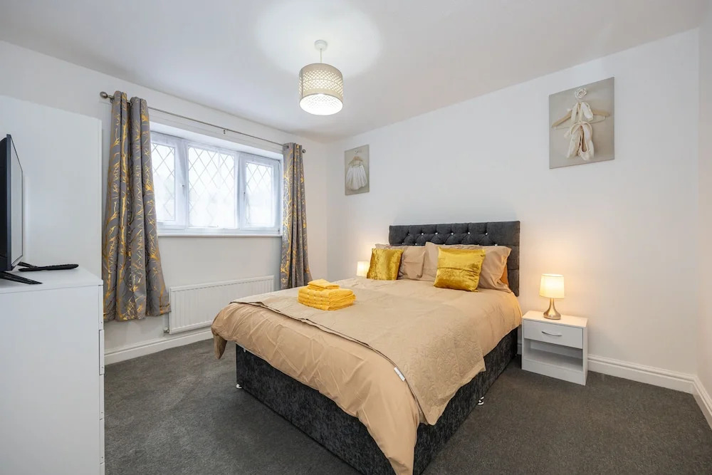 Captivating 3-bed House in Blackburn