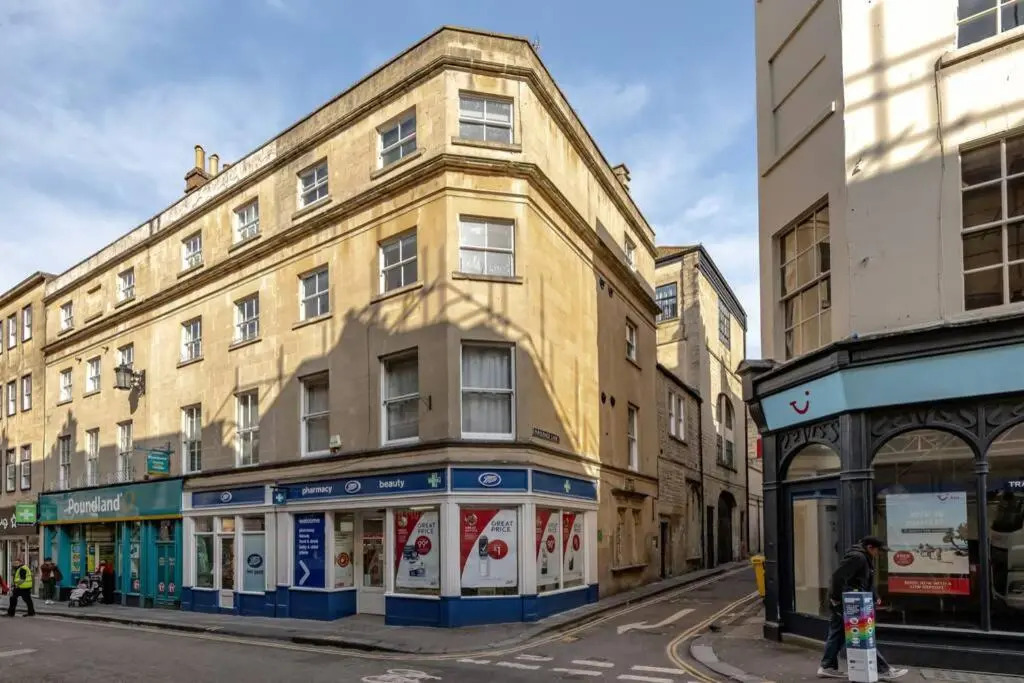 2 Bed City Centre Apartment 1 min from Bath Abbey