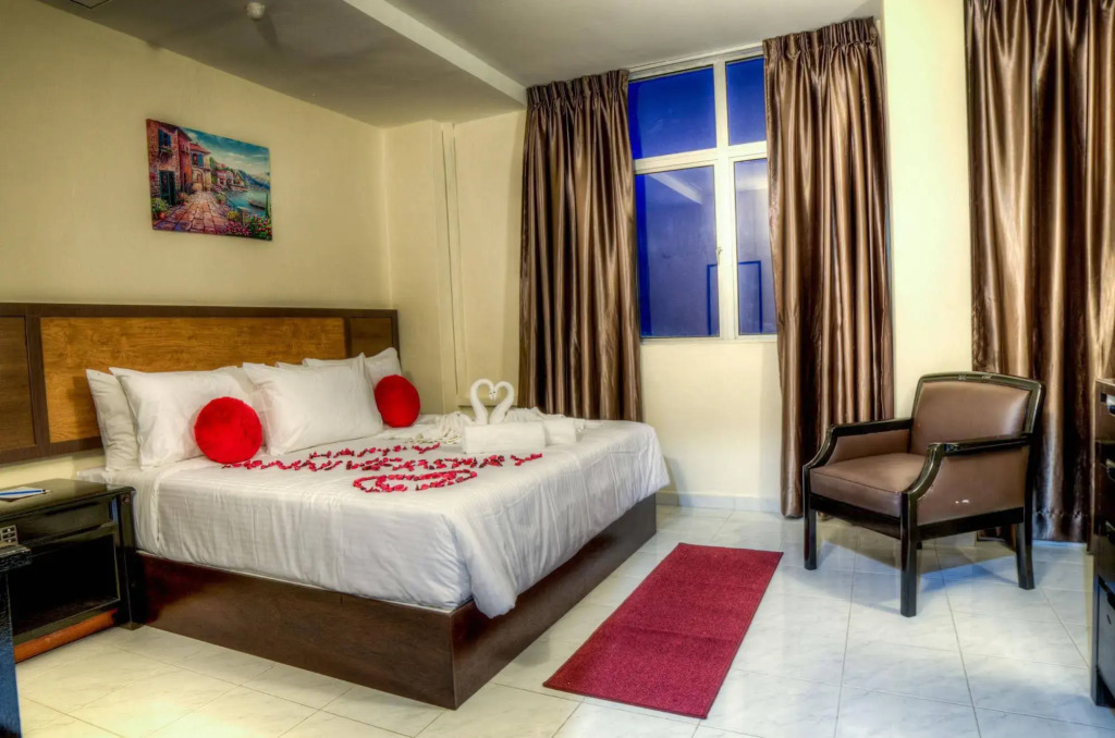 Leisure Cove Hotel and Apartments