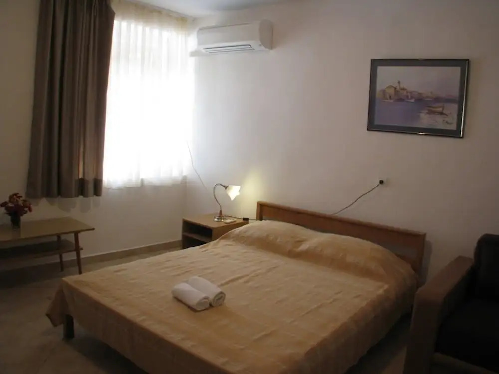 Simplistic Apartment in Jezera With Garden